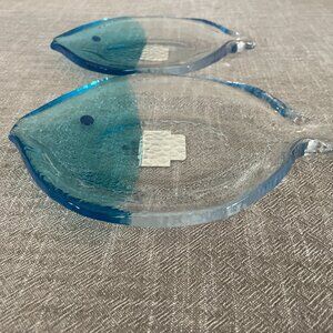 Set Of 2 Aqua Blue & Clear Textured Art Glass Fish Plates By Zodax New Vintage!